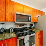 Amazing 2 Bedroom Apt At Brickell, Free Parking
