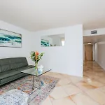 Amazing 2 Bedroom Apt At Brickell, Free Parking